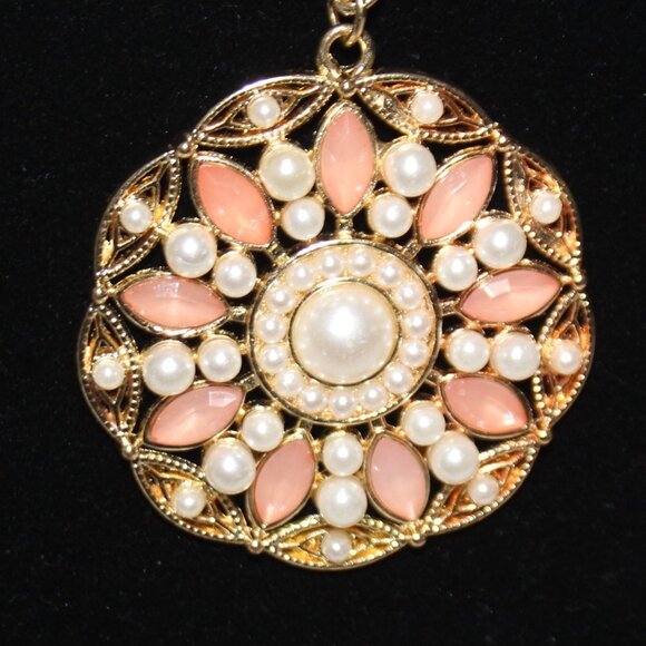 Pearl and Pink Circular Pendant on Golden Chain Necklace - Picture 4 of 9